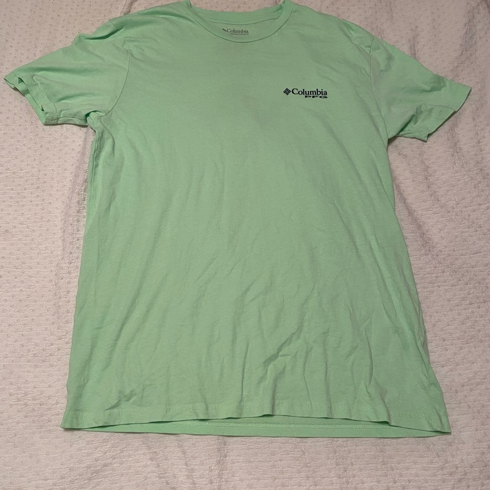 Men’s green Columbia PFG shirt